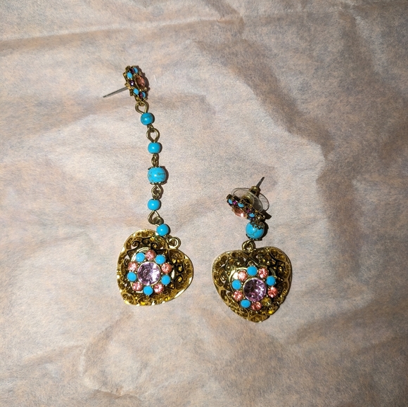 Lopsided funky whimsical Betsey earringss - Picture 1 of 3